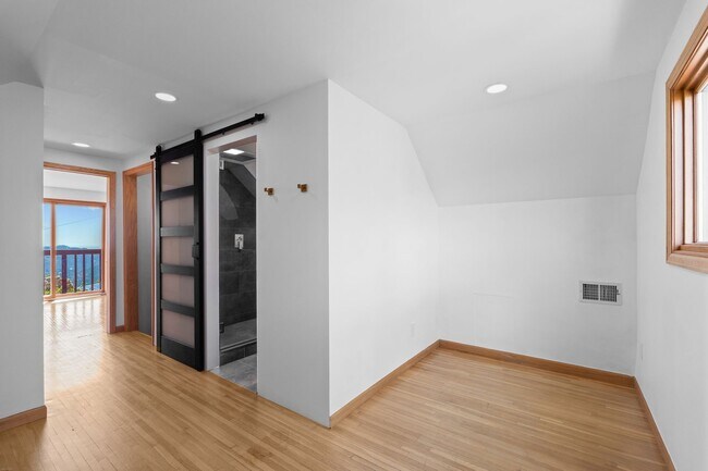 Building Photo - 848 Aspen Dr