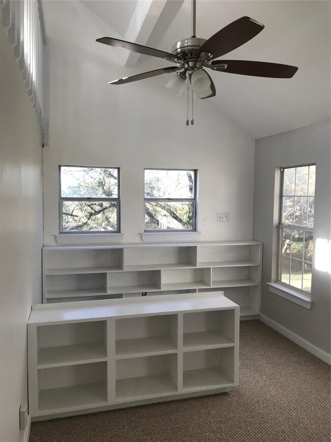 Building Photo - 2704 Palomino Dr