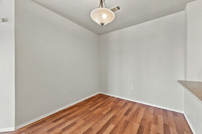 Building Photo - 2662 S Cathay Way