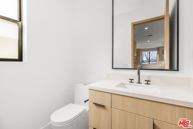 Building Photo - 19535 Strathern St