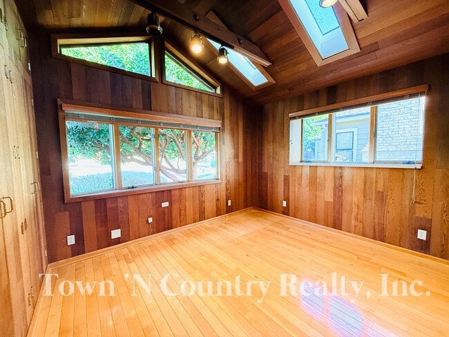 Building Photo - Charming 2BR/1BA Home in Maple Park – Full...