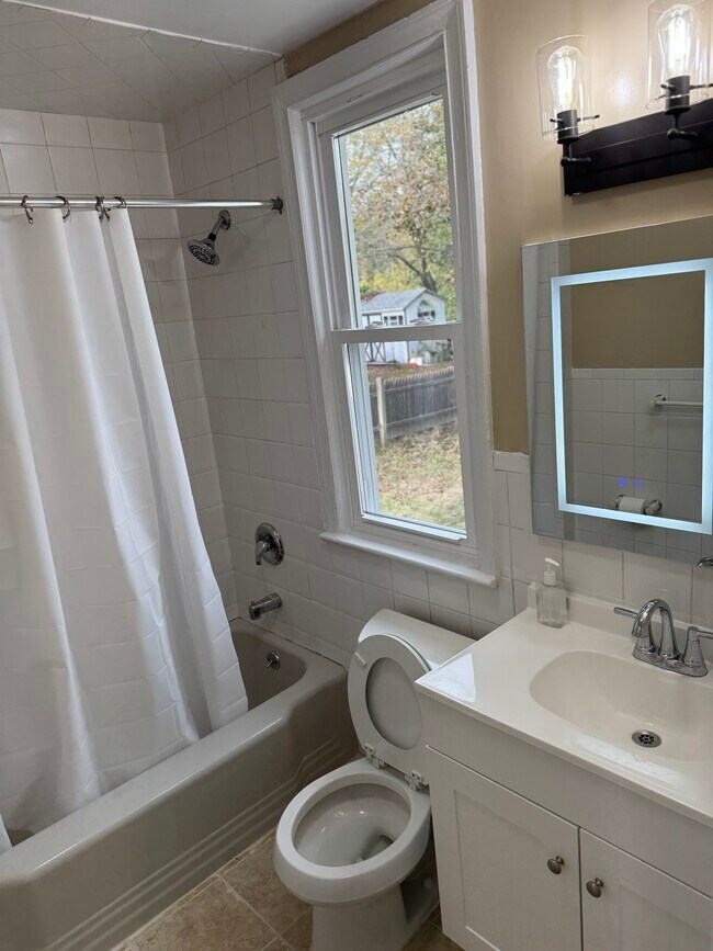 Building Photo - 627 Freeman St