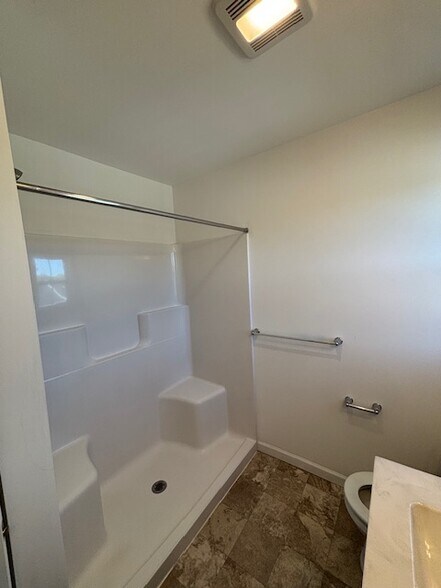 Building Photo - 8150 Lenker Dr