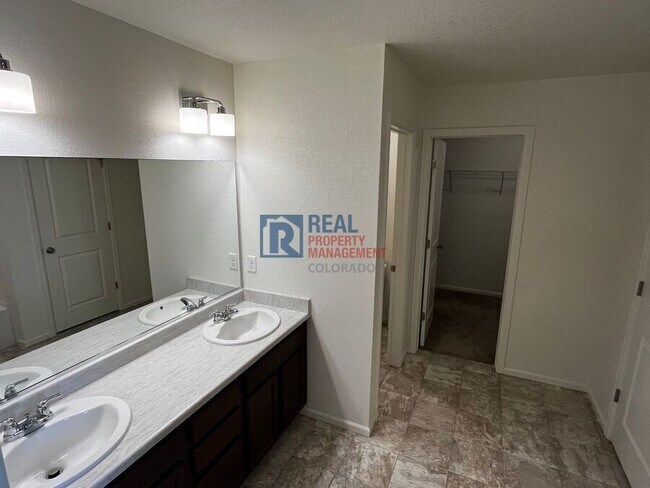 Building Photo - 3092 Cub Lake Dr