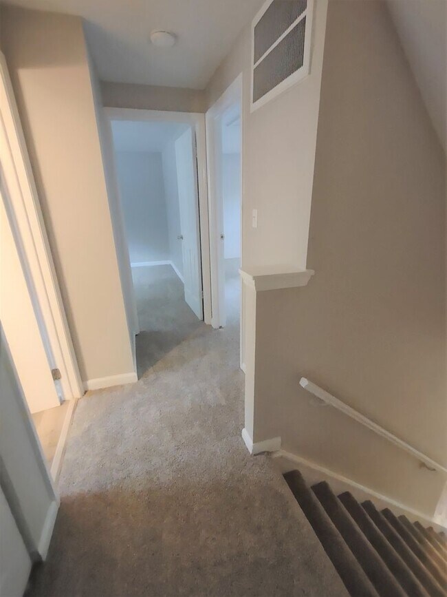 Building Photo - Move-in ready Home located in the Walnut C...
