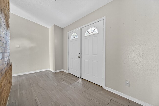 Building Photo - 8623 Riverside Walk Ln