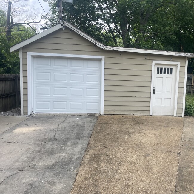 Building Photo - 3162 Cowden Ave