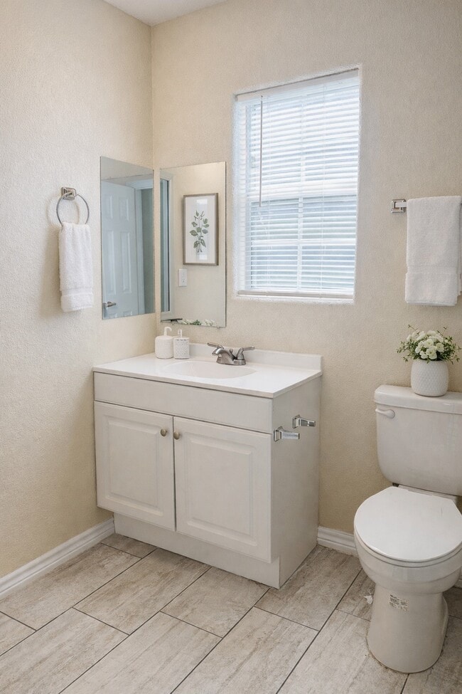 Building Photo - 706 Harris Ave