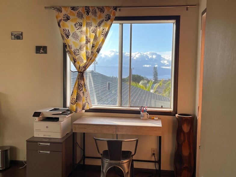 Building Photo - 115 Mahola St