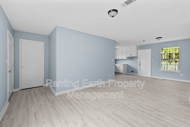 Building Photo - 3613 Erwin Dr
