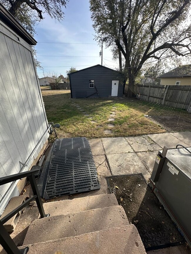 Building Photo - 3 Bedroom, 1 Bathroom House with Detached Double Garage