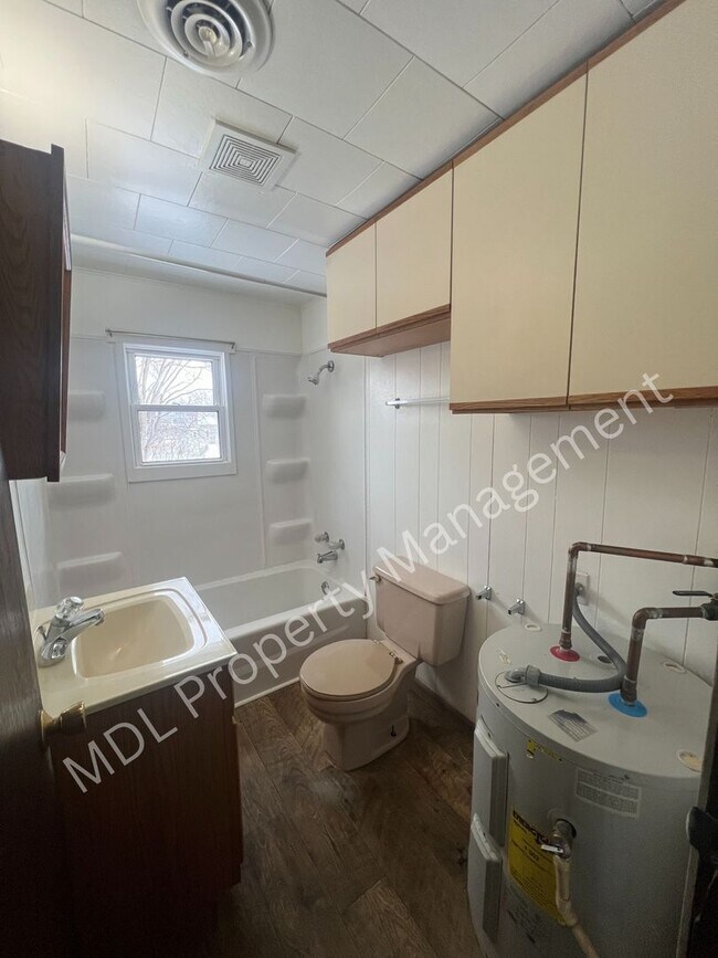 Building Photo - 201 Old Kawkawlin Rd