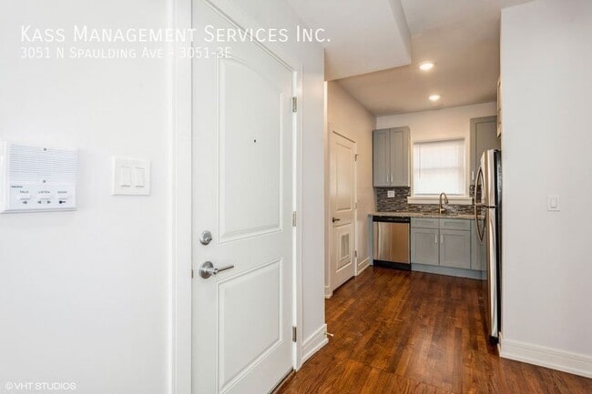 Building Photo - 3051 N Spaulding Ave