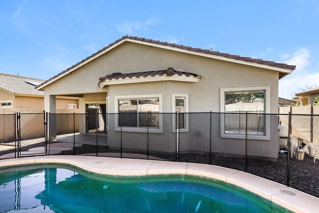 Building Photo - 13758 W Port Royale Ln