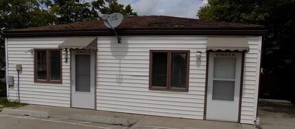Building Photo - 407 2nd St W
