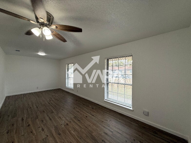 Building Photo - 7403 Castle Crown Dr