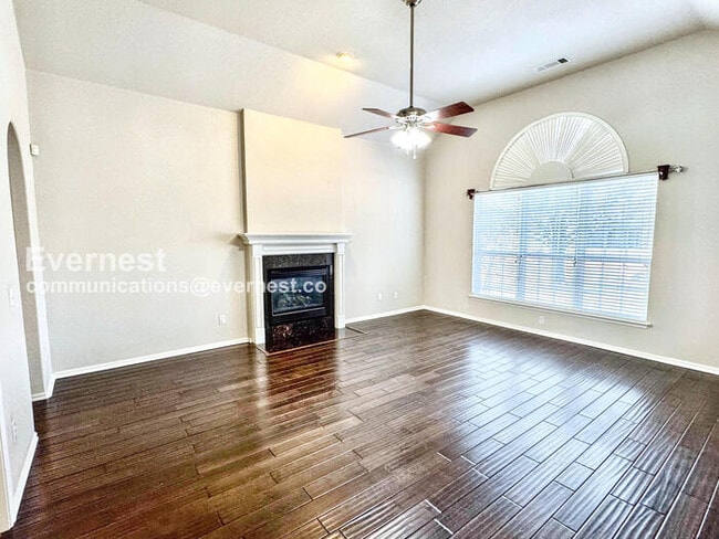 Building Photo - Charming 3-Bed, 2-Bath Home with Fenced Backyard & 2-Car Garage