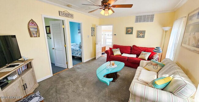 Building Photo - 1022 S Green St