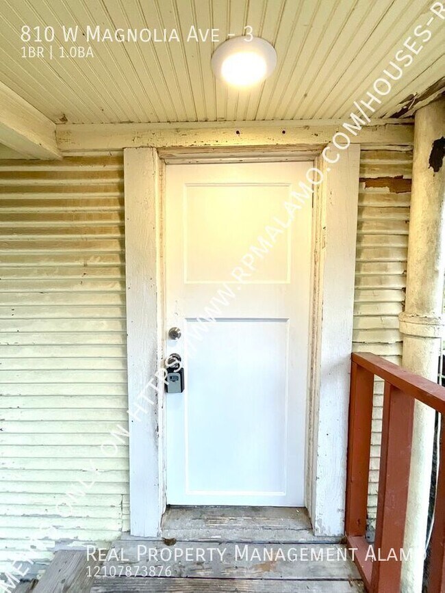 Building Photo - 810 W Magnolia Ave