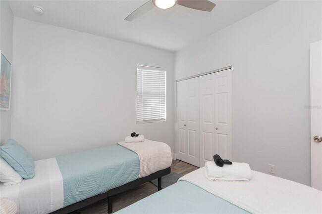 Building Photo - 2013 E Waters Ave