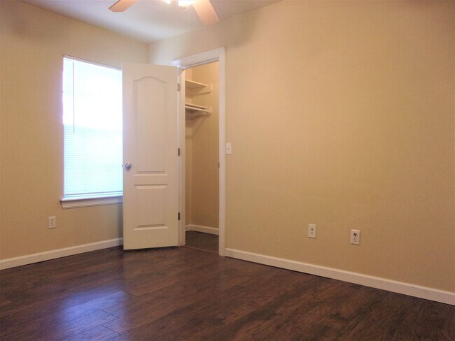 Building Photo - 3 BED 2 BATH 2 CAR GARAGE HOME- NW OKC