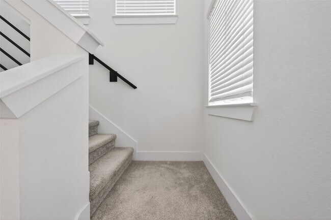 Building Photo - 15162 Post Oak Fls Dr