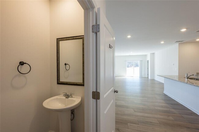 Building Photo - 895 Gelderland Dr