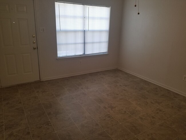 Building Photo - 1305 Brown Dr