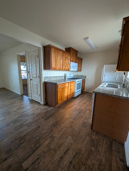 Building Photo - 4758 Skyway