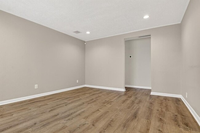 Building Photo - 815 W Lowry Ln