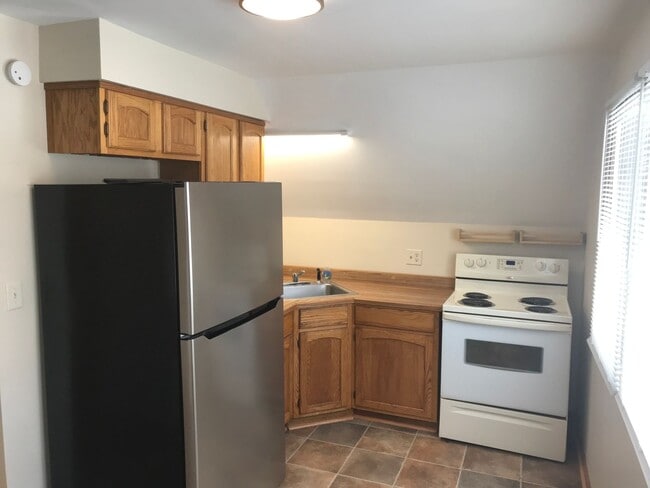 Building Photo - 409 Fairview Ave N