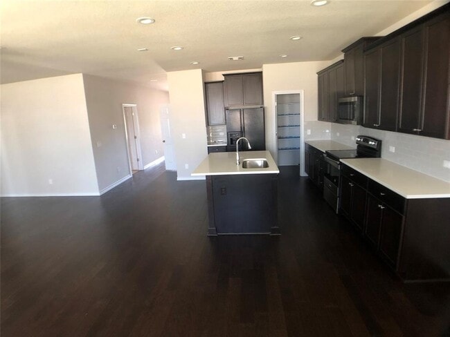 Building Photo - 113 Flexus Ln