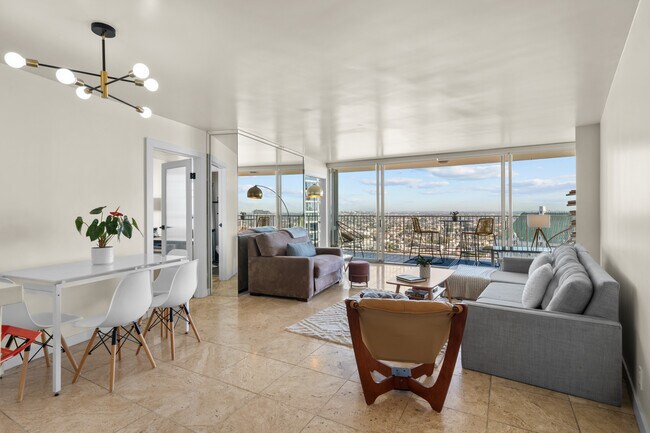 Building Photo - 700 E Ocean Blvd