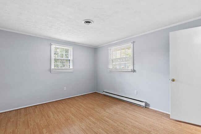 Building Photo - Updated 3-Bedroom Home on Quiet Street in Charlotte Court House!