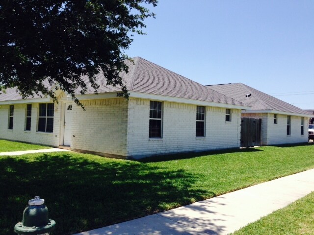 Building Photo - 2601 Cervantes Ave