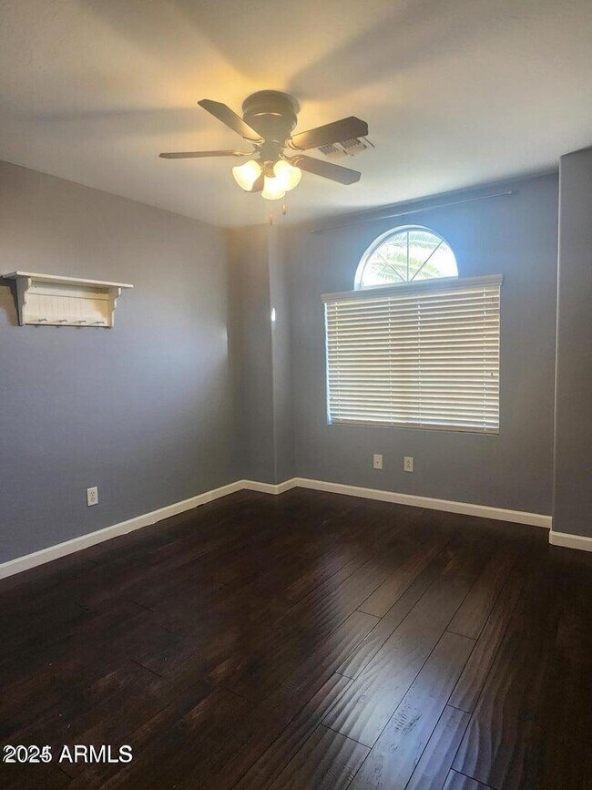 Building Photo - 11954 W Holly St