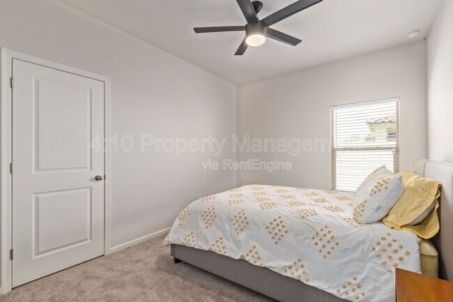 Building Photo - 45174 W Sandhill Rd