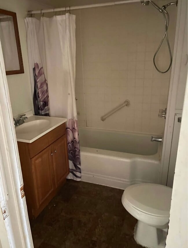 Building Photo - 411 W Main St