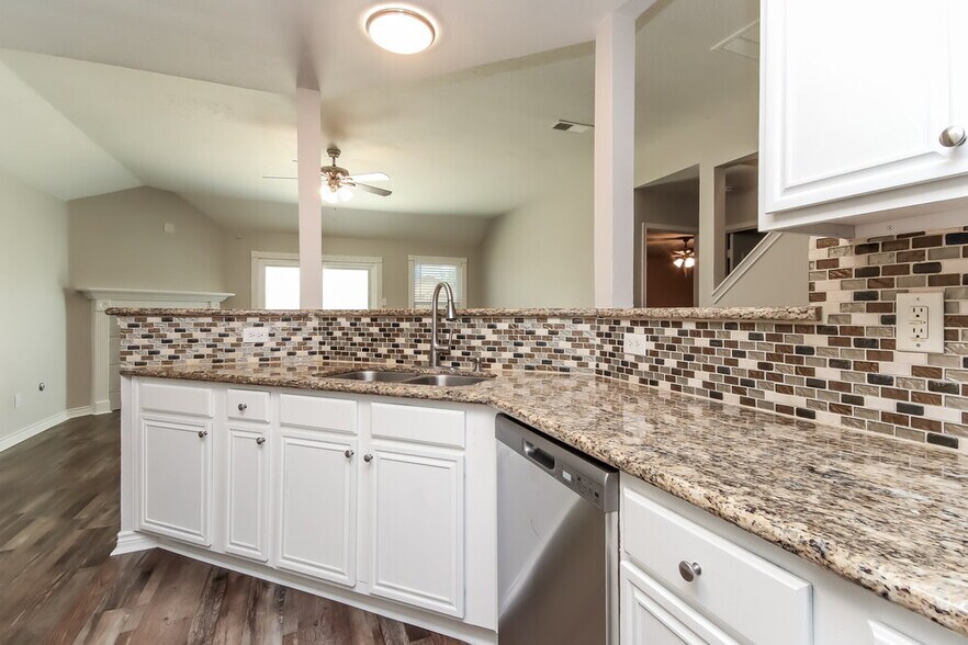 Building Photo - 6615 Lower Arrow Dr