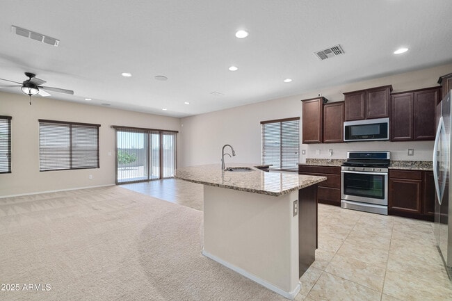 Building Photo - 17555 W Hedgehog Pl