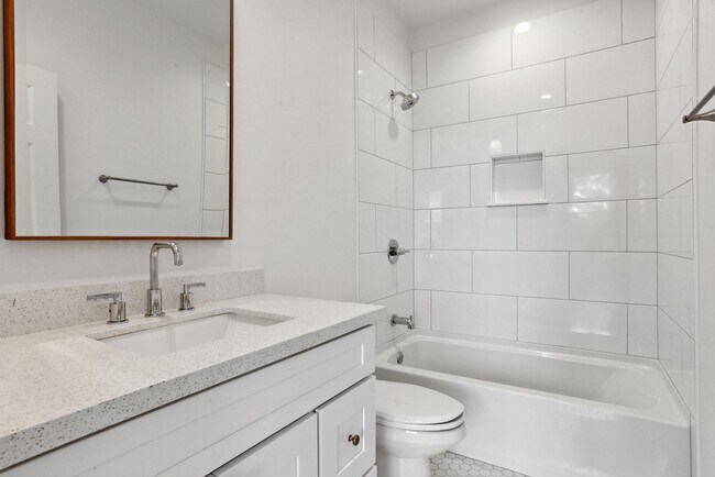 Building Photo - Newly Renovated 2BD/2.5BA with Covered Driveway