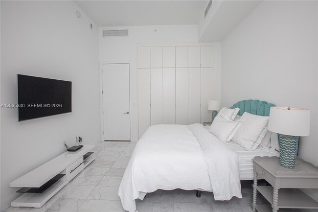 Building Photo - 2821 S Bayshore Dr