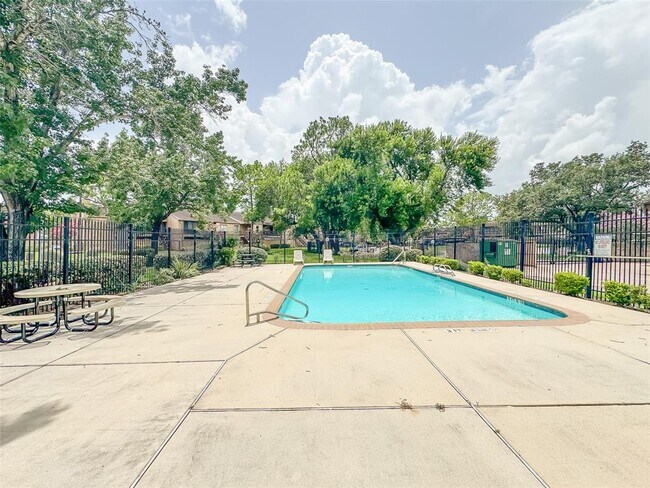 Building Photo - 10555 Turtlewood Ct