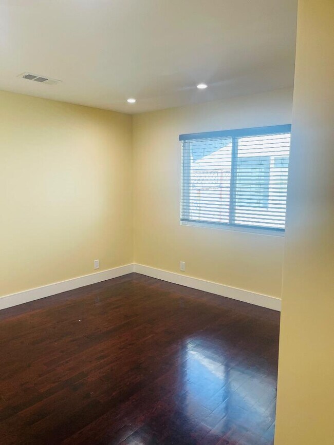 Building Photo - 3495 Meridian Ave