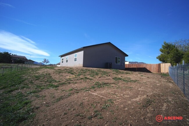 Building Photo - Brand New Home In Tehachapi!