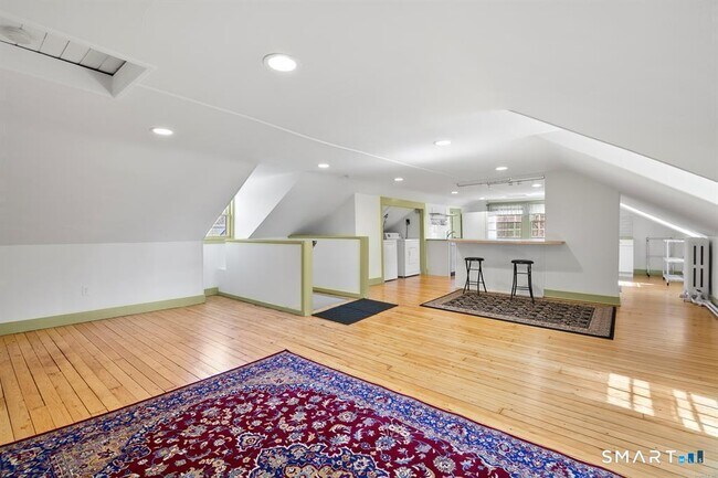 Building Photo - 185 Main St