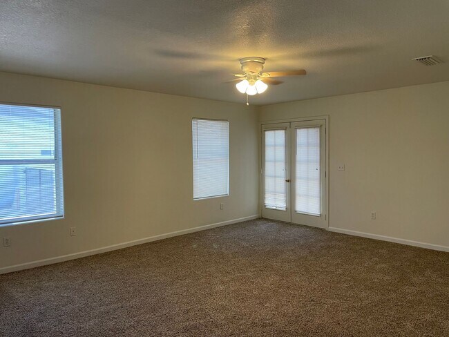 Building Photo - 1171 Regency Dr