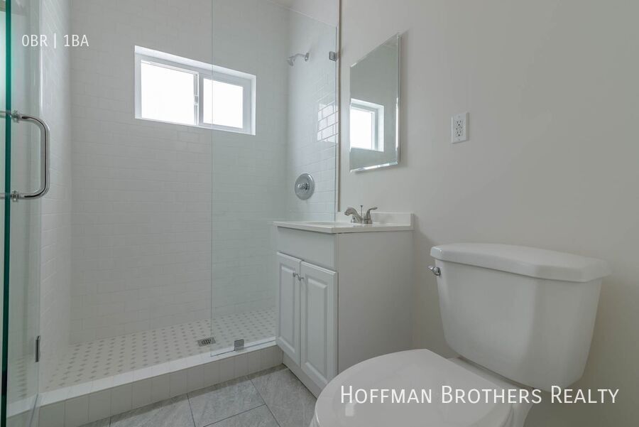 Building Photo - 404 N Coronado St