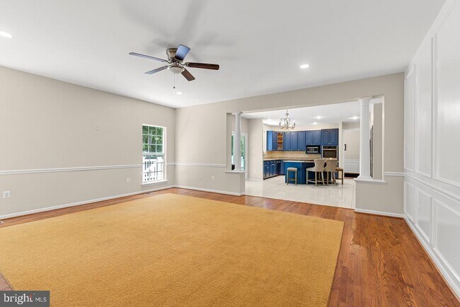 Building Photo - 9201 Golf Ct