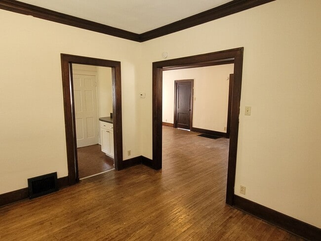 Building Photo - Charming home DOWNTOWN, steps from Columbia College